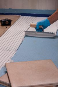 El mortero para recrecidos Mapecem Pronto, el adhesivo para cerámica Granirapid y el mortero de rejuntado Ultracolor Plus forman el núcleo de esta interesante propuesta de Mapei cuando la rapidez en la entrada en servicio de una solución es determinante.